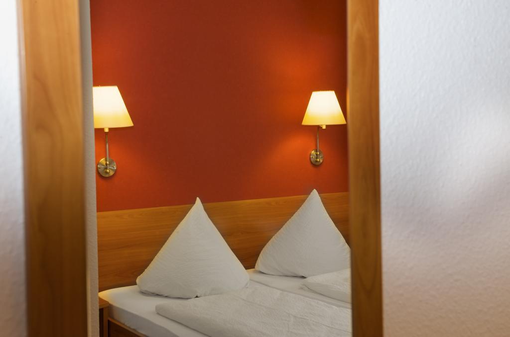 Gasthof Zum Kreuz Neuenburg am Rhein Kamer foto