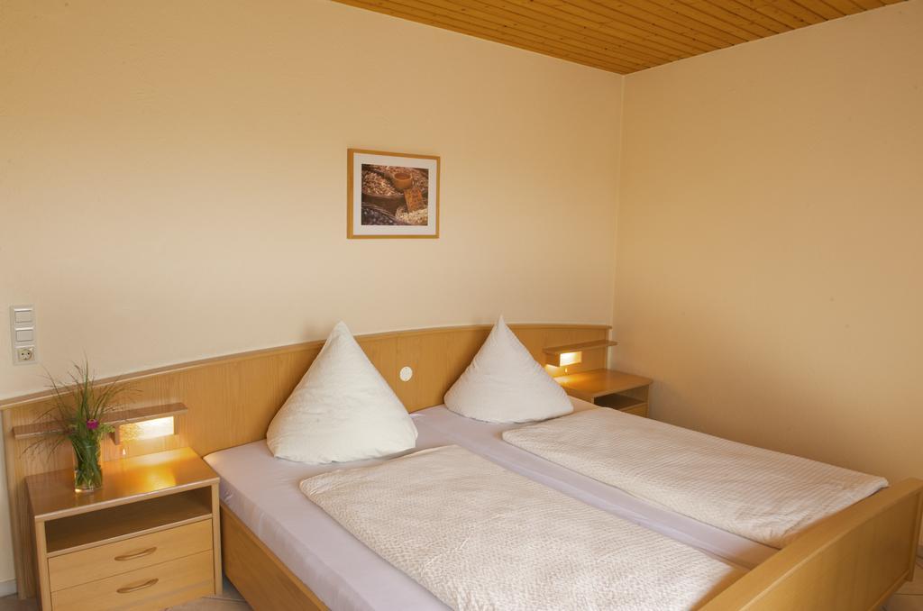 Gasthof Zum Kreuz Neuenburg am Rhein Kamer foto